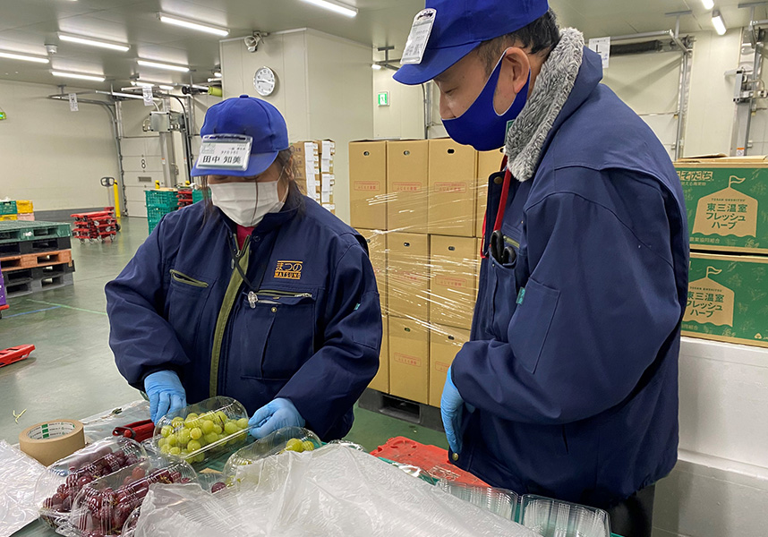 丁寧に作業をします